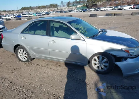 2002 Toyota Camry Xle z USA, uszkodzony, nr VIN 4T1BE30K82U042419